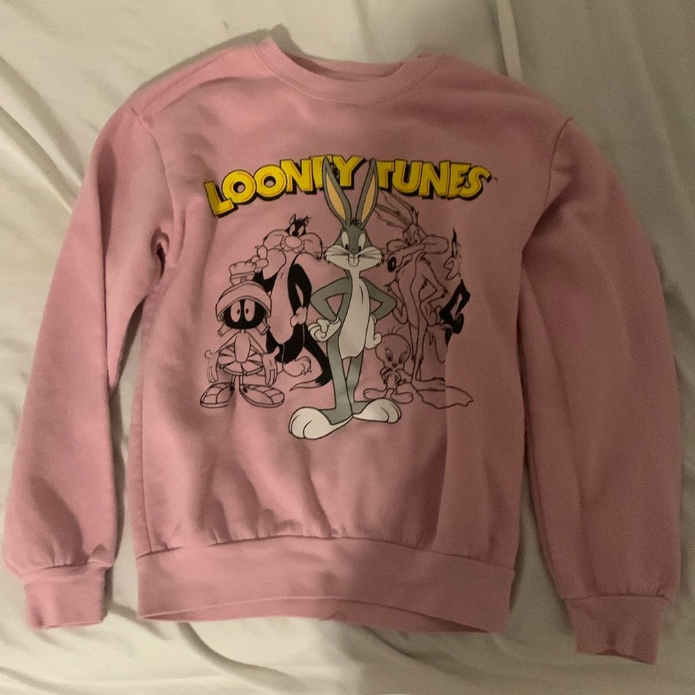 Im selling a looney tunes sweatshirt